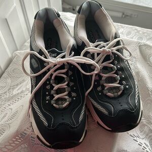 Women Sketchers Size 10.